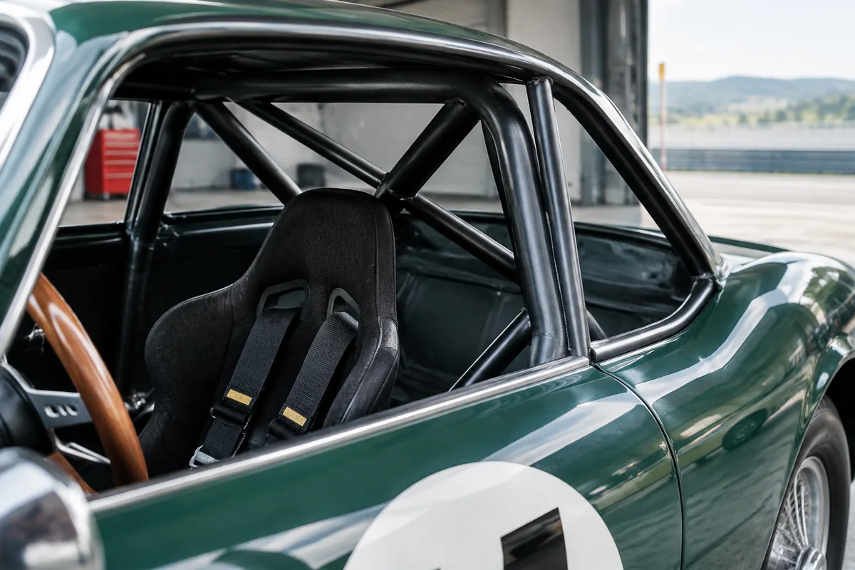 Comment choisir un arceau de sécurité pour une voiture de course historique